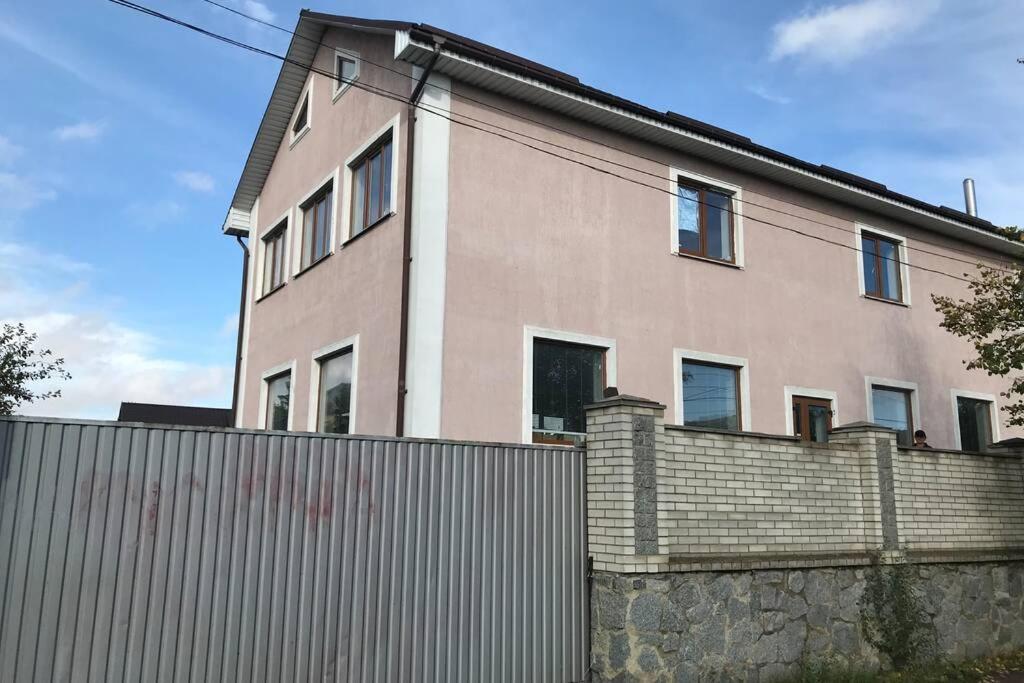 Зручне Помешкання В Центрі Міста Саме Для Вас. Berdychiv المظهر الخارجي الصورة